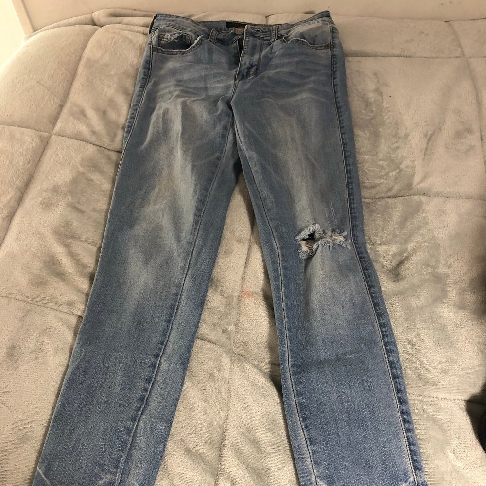 Ripped skinny jeans